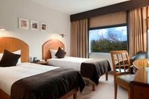 Premier Inn Premier Inn Heathrow Airport Terminal 4 スタンウェル エクステリア 写真